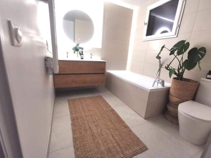 Salle de bains minimaliste et moderne PACA