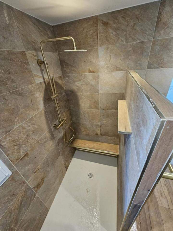 Quels sont les différents types de matériaux pour les revêtements de sol et des murs de salle de bain ? Marseille<br>Quels matériaux privilégier pour les revêtements de sol et des murs de salle de bain ? Marseille<br>Quels types de matériaux peut-on utiliser pour les revêtements de sol et des murs d'une salle de bain ? Marseille