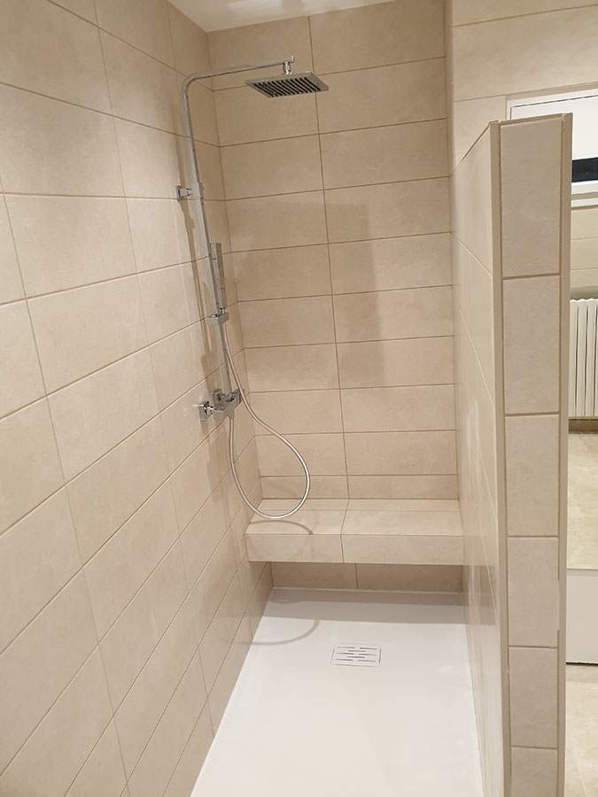 Douche moderne à l'italienne PACA