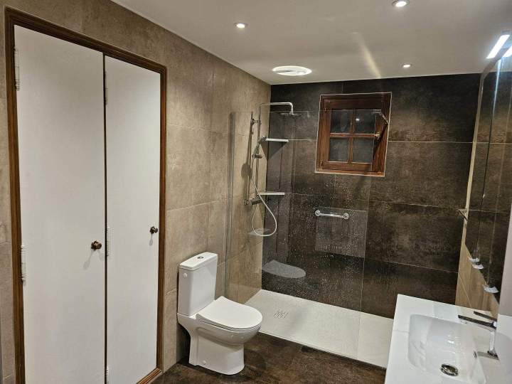 Salle de bains contemporaine et minimaliste PACA