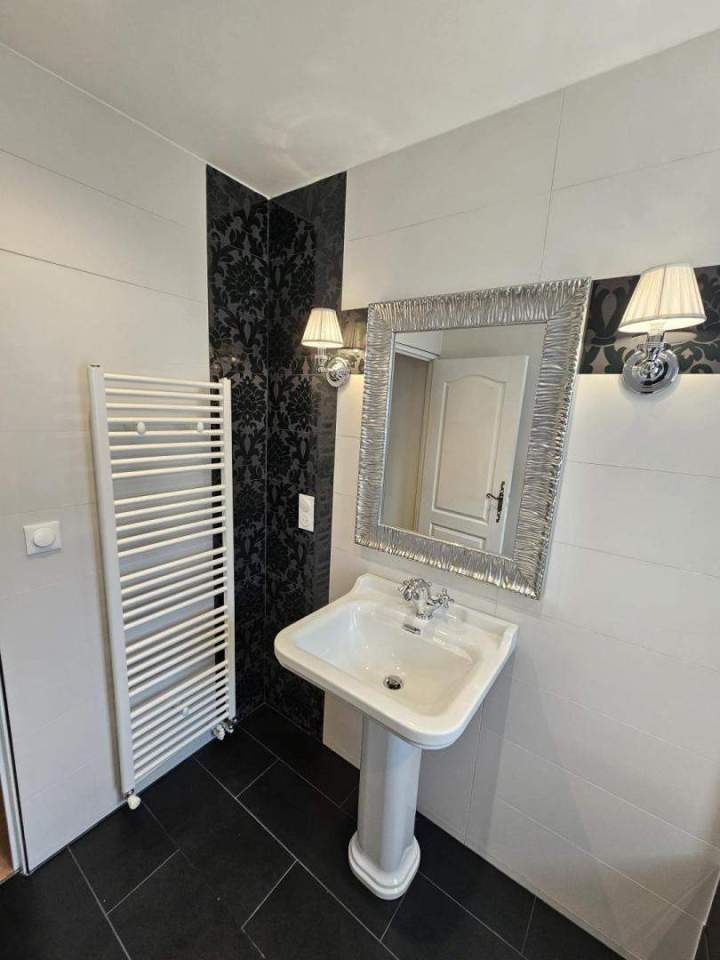 Miroir salle de bains élégant et sèche serviette PACA